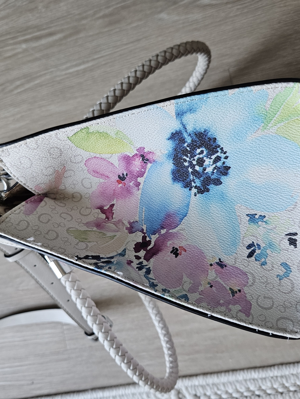 GUESS White Floral Handbag - Picture 9 of 10